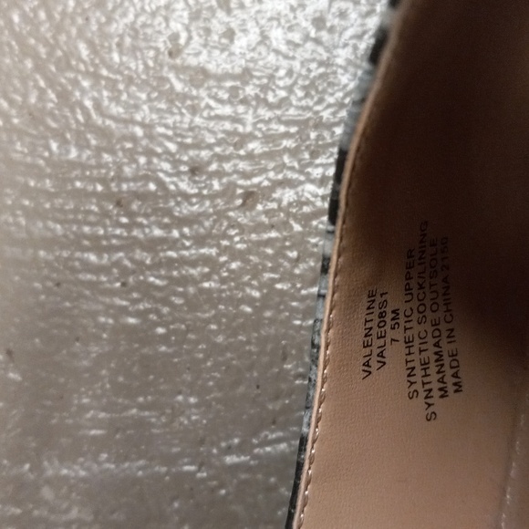 Steve Madden Snake Skin Print, Gray,Black& White Heels - Picture 9 of 10